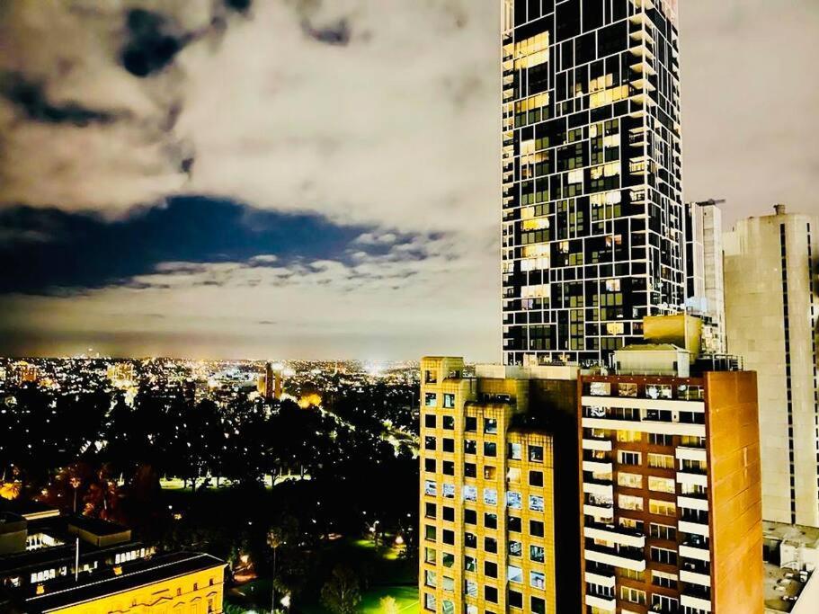 Cozy Unit Close To Parliament W/amazing City Views Apartment